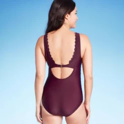 Women's Grommet Scallop Full Coverage One Piece Swimsuit - Kona Sol™