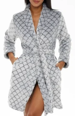 Women's Warm Soft Plush Fleece Bathrobe, Knee Length Robe, Seashell Scalloped -Trendy Women GUEST 833f15b9 a613 4f24 955d 295bf17d56e7