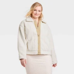 Women's Utility Faux Fur Jacket - Universal Thread™ White -Trendy Women GUEST 8fb26fed 1fff 4bd1 928a 8228a148290f