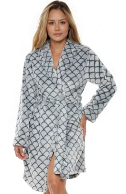 Women's Warm Soft Plush Fleece Bathrobe, Knee Length Robe, Seashell Scalloped -Trendy Women GUEST 94e52b1b b0c2 4710 ad9b 1cdb565ca4d4